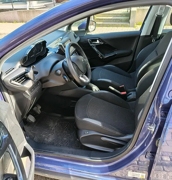 Peugeot 208 2015 photo 5