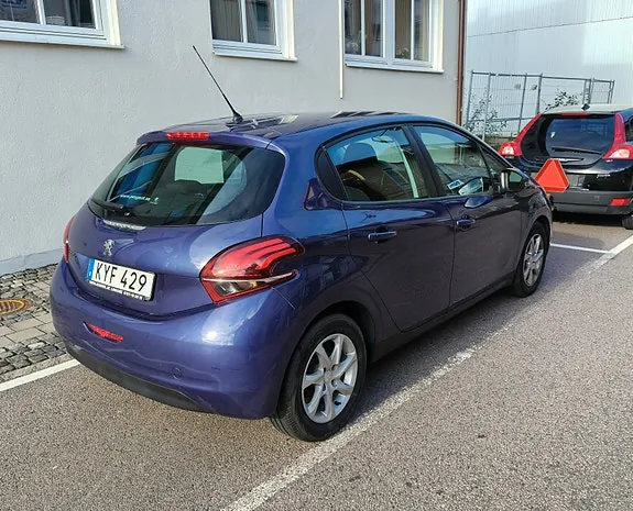 Peugeot 208 2015 photo 4