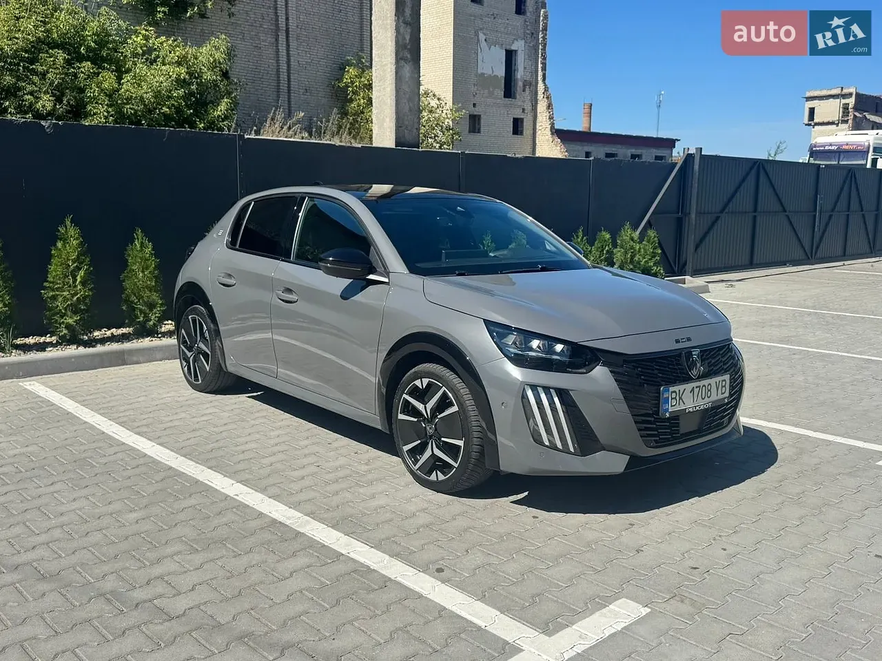 Peugeot E-208 2024 photo 2