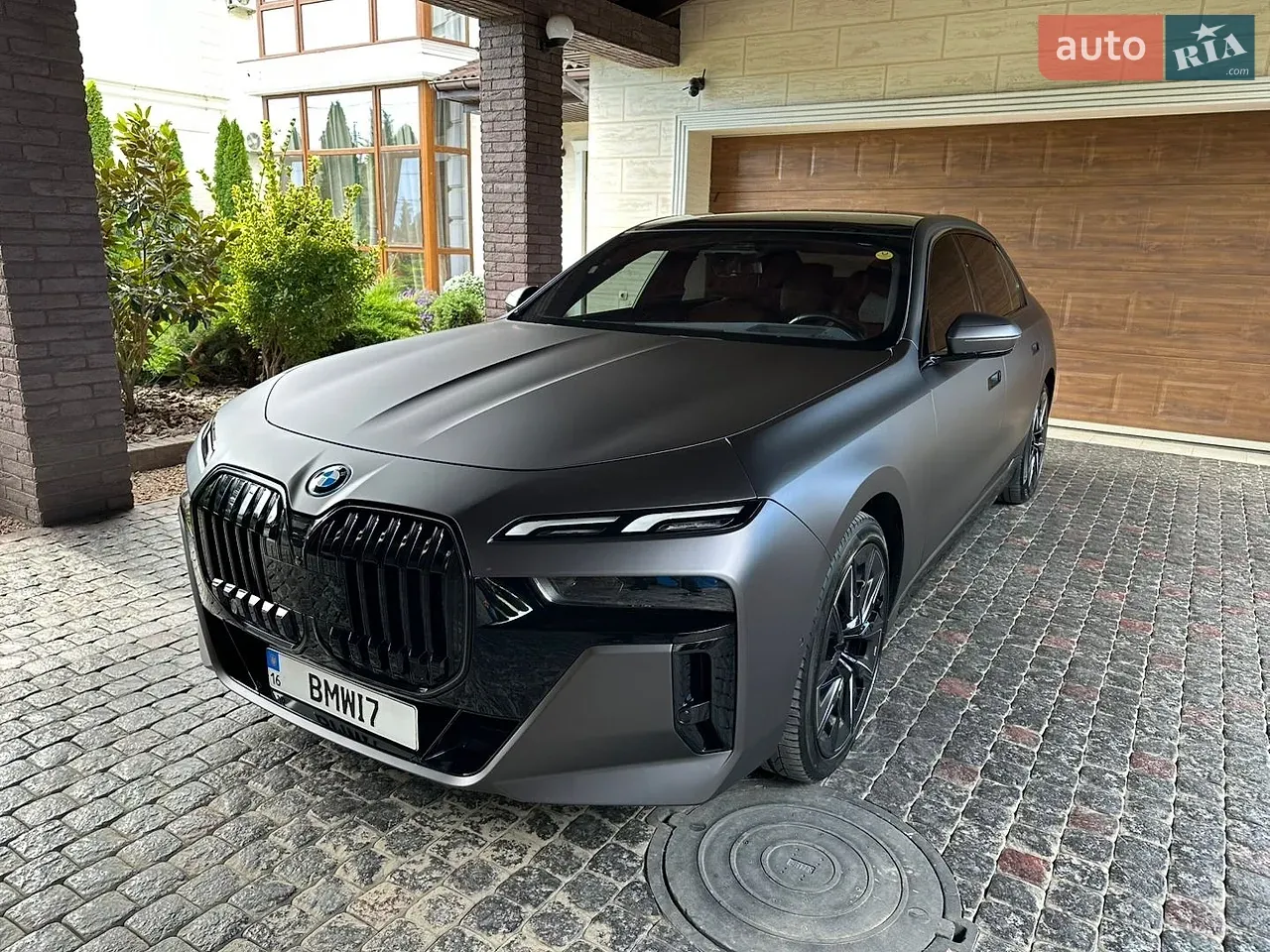BMW I7 2023 photo 3