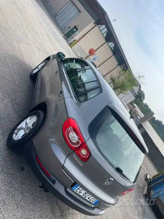 Volkswagen Tiguan 2011 photo 5