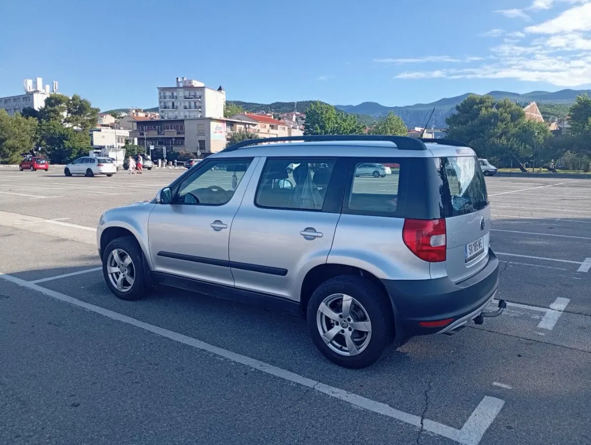 Skoda Yeti 2012 photo 2