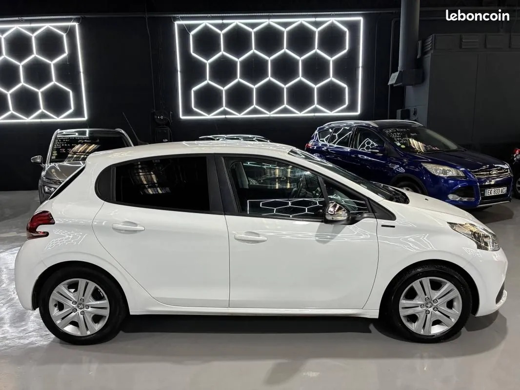 Peugeot 208 2019 photo 4