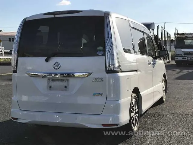 Nissan Serena Highway S 2014 photo 4