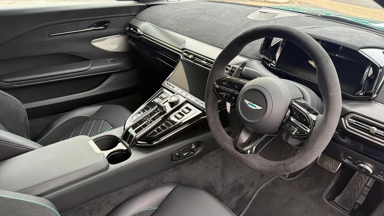 Aston Martin Vantage 2026 photo 3