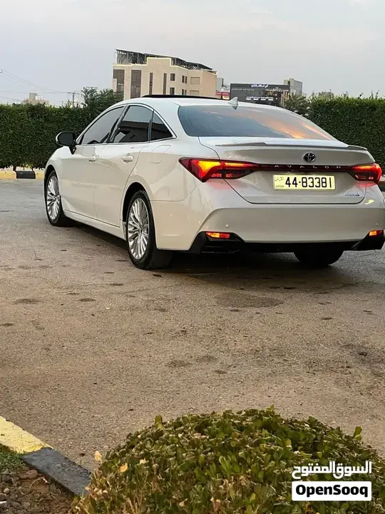 Toyota Avalon 2019 photo 2