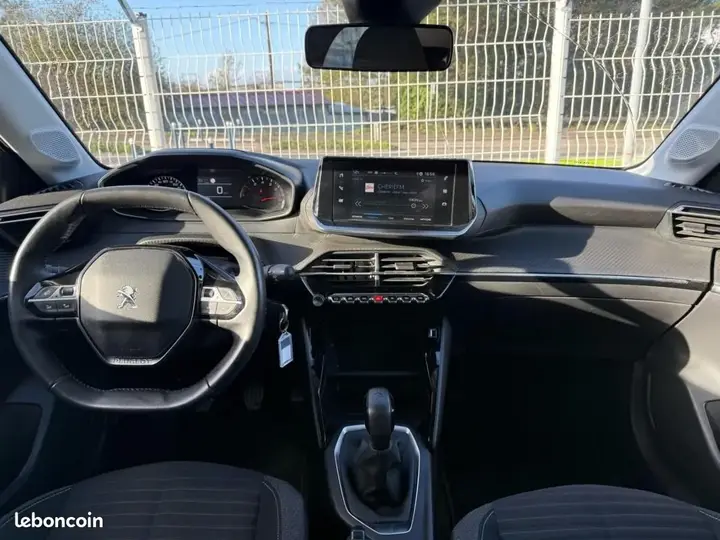Peugeot 208 2023 photo 3