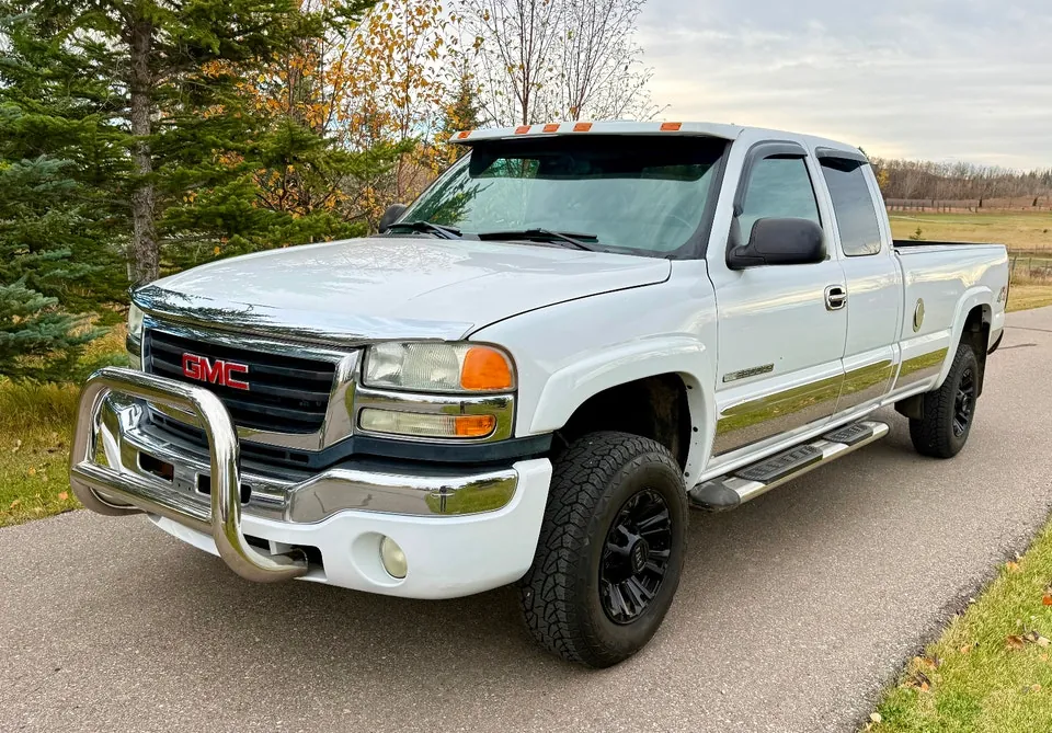 GMC Sierra 2500Hd 2004 photo 3
