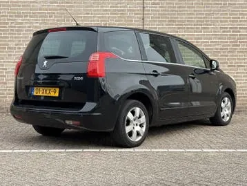 Peugeot 5008 2012 photo 2