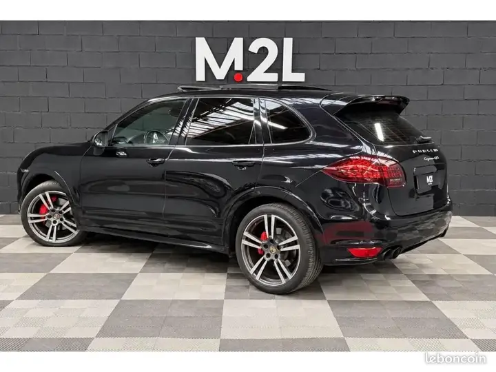 Porsche Cayenne 2013 photo 2