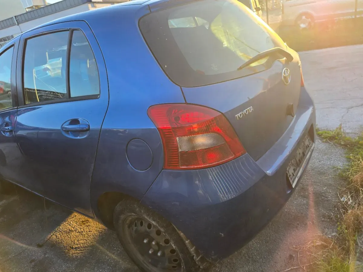 Toyota Yaris 2008 photo 2