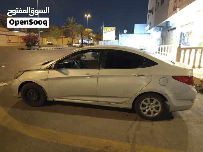 Hyundai Accent 2013 photo 4
