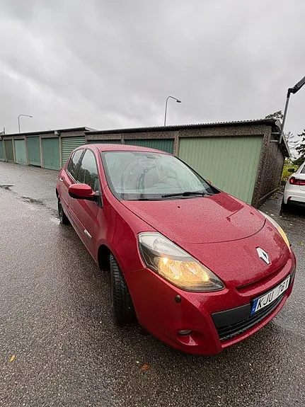 Renault Clio 2010 photo 2