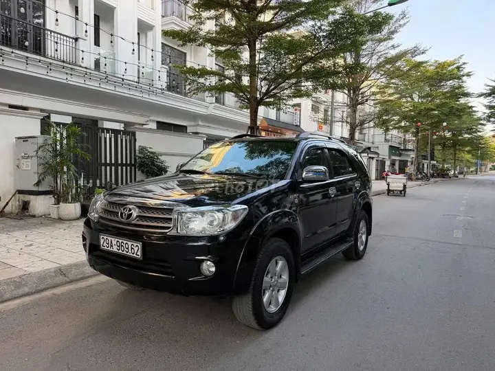 Toyota Fortuner 2011 photo 3