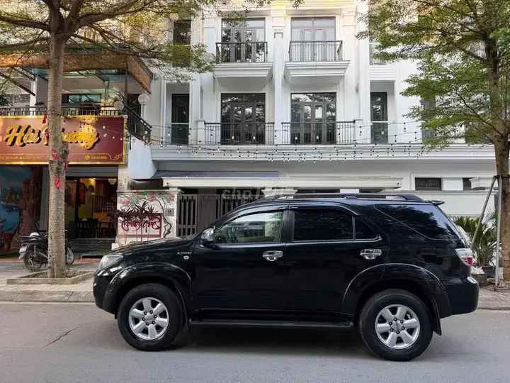 Toyota Fortuner 2011 photo 4