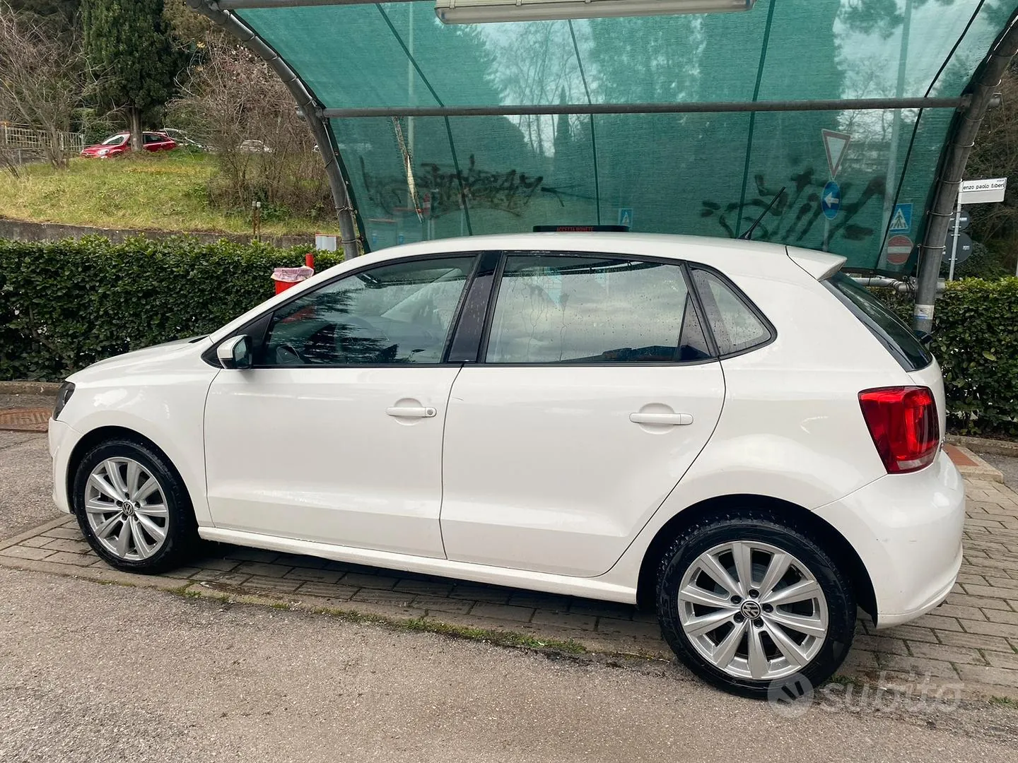 Volkswagen Polo 2010 photo 2