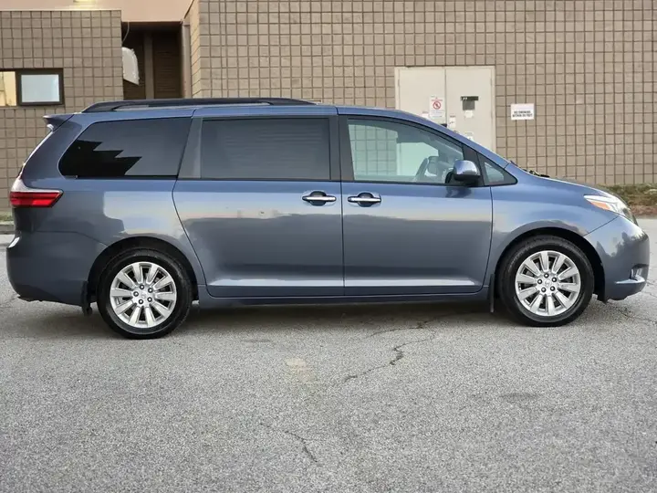Toyota Sienna 2015 photo 4