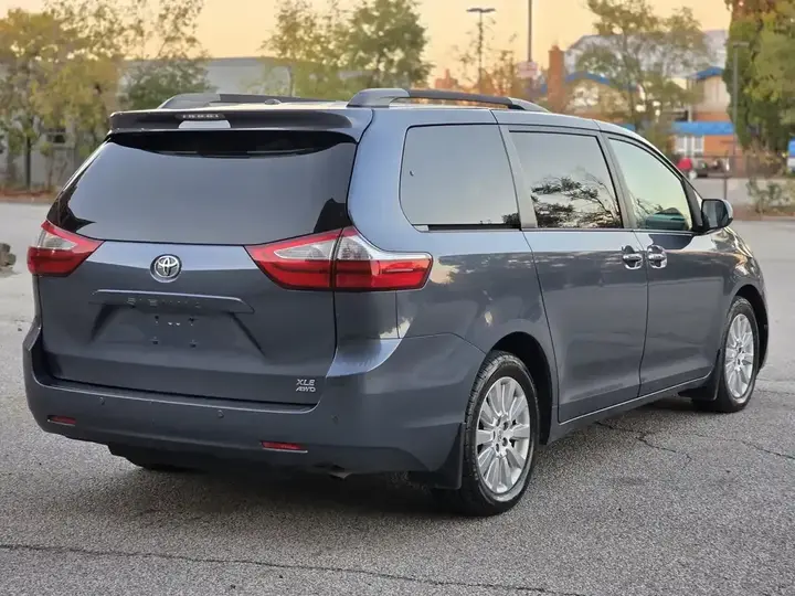 Toyota Sienna 2015 photo 5