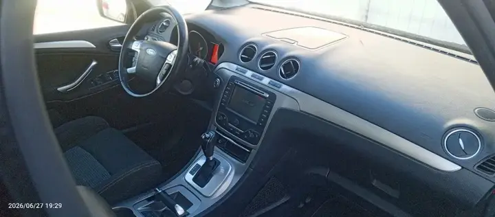 Ford S-Max 2011 photo 2