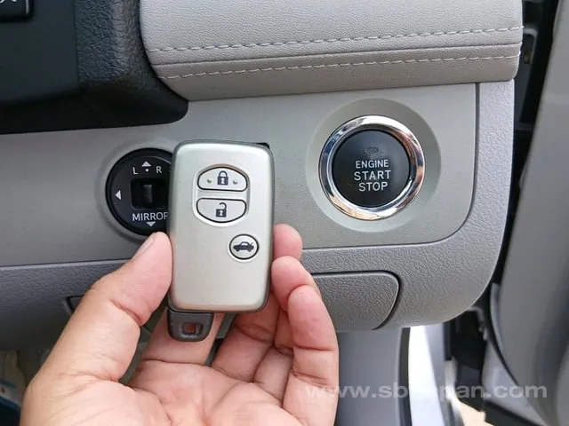 Toyota Crown Royal Saloon 2010 photo 5