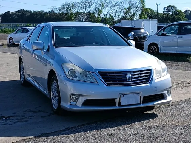 Toyota Crown Royal Saloon