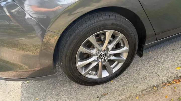 Mazda 3 2022 photo 3