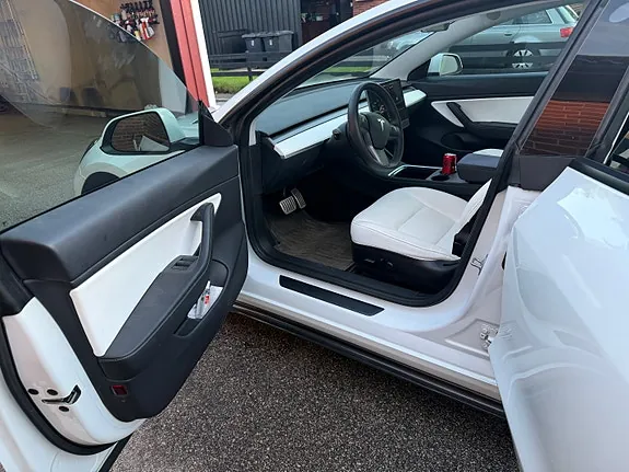 Tesla Model 3 2021 photo 2