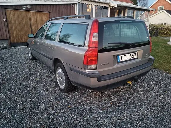 Volvo V70 2004 photo 2