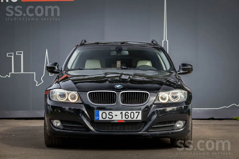 BMW 318 2009 photo 2