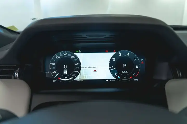 Land Rover Discovery Sport 2026 photo 4