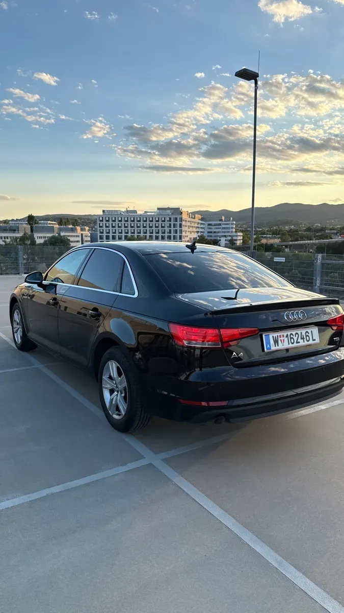Audi A4 2017 photo 2