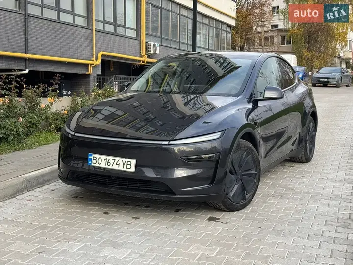 Tesla Model Y 2025 photo 2