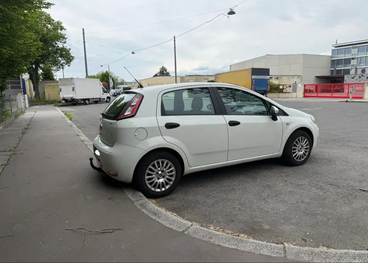 Fiat Punto 2012 photo 3