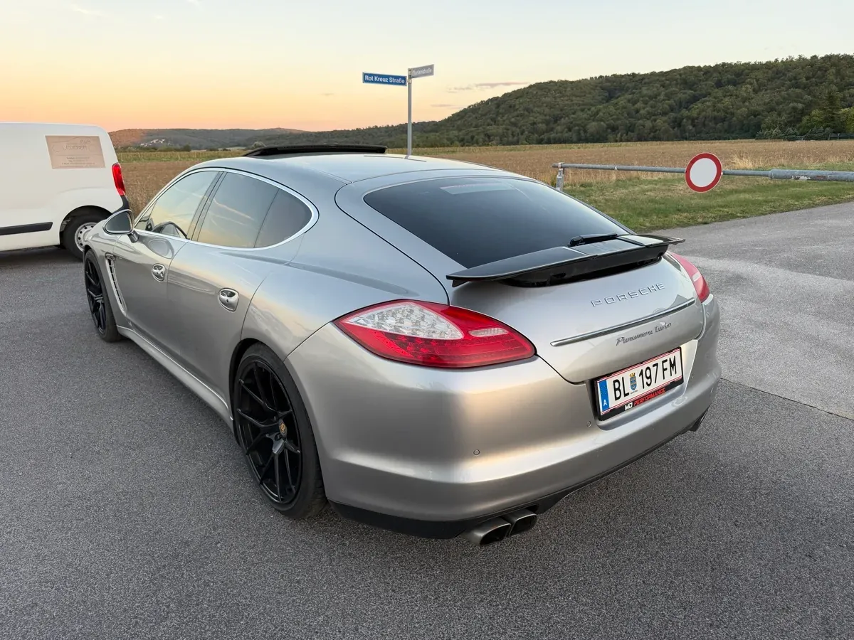 Porsche Panamera 2009 photo 3