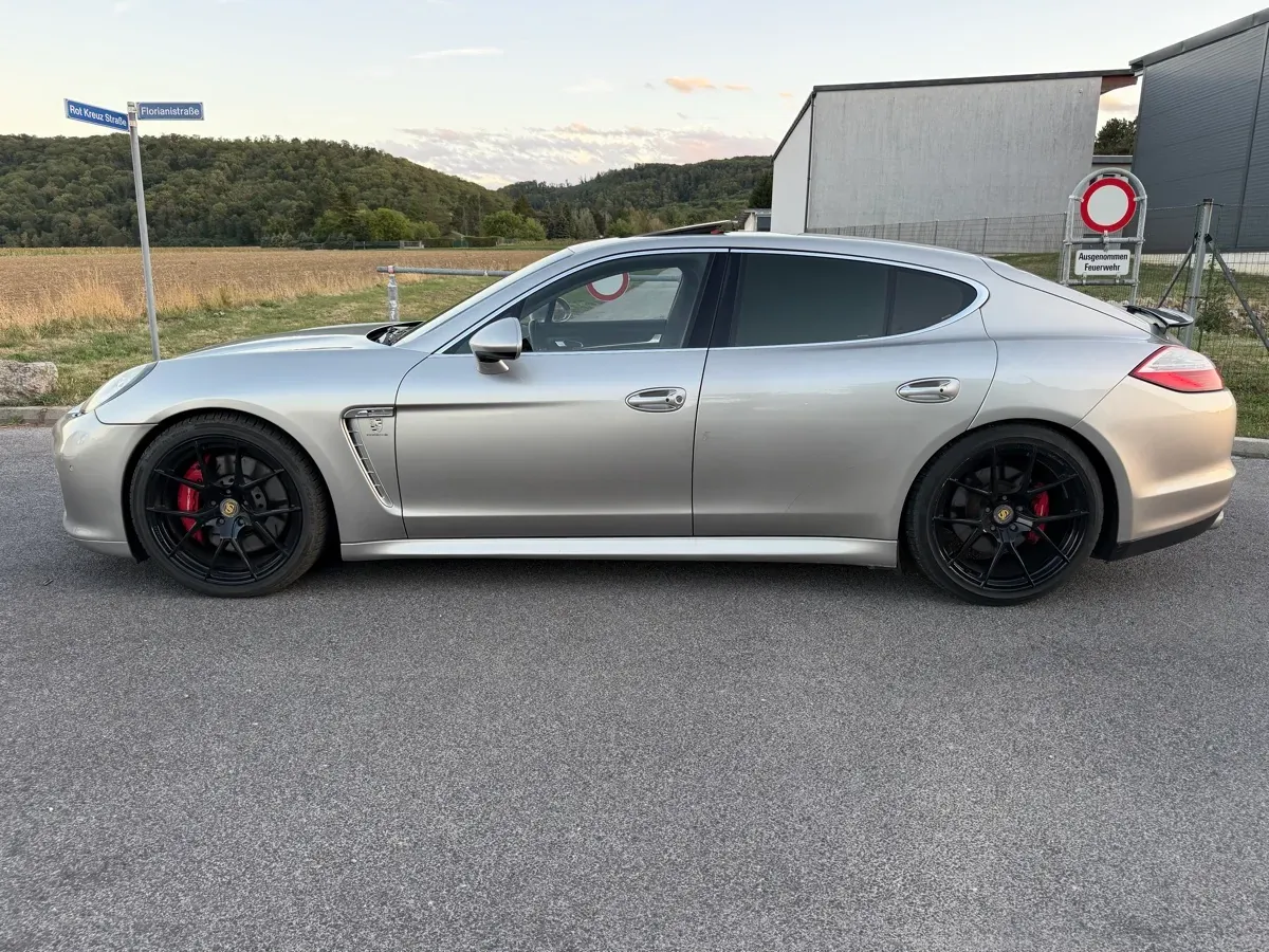 Porsche Panamera 2009 photo 2