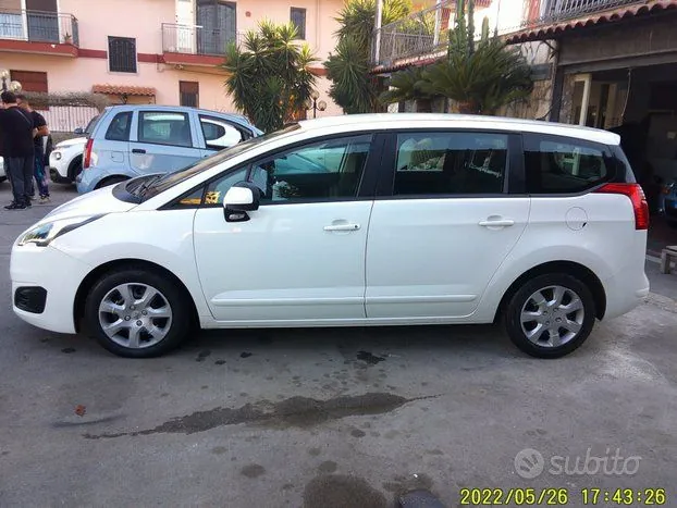 Peugeot 5008 2016 photo 2
