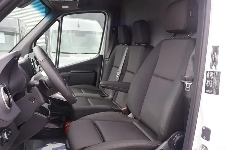 Mercedes-Benz Esprinter 2026 photo 3