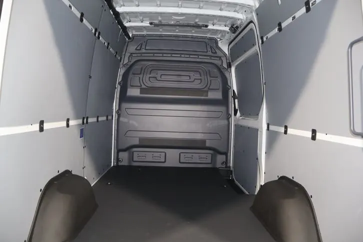 Mercedes-Benz Esprinter 2026 photo 2