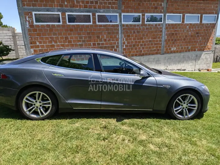 Tesla Model S 2014 photo 2
