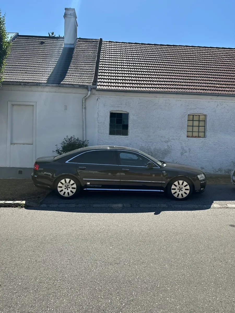 Audi A8 2009 photo 3