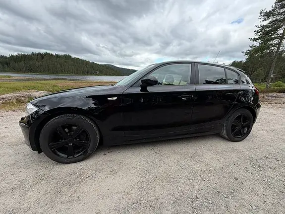 BMW 116D 2009 photo 2