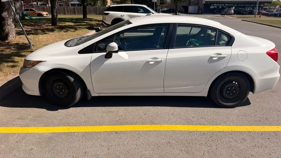 Honda Civic 2012 photo 2