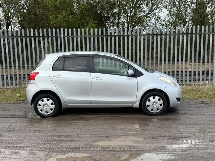 Toyota Vitz 2008 photo 3