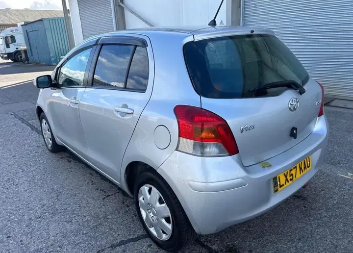 Toyota Vitz 2008 photo 5