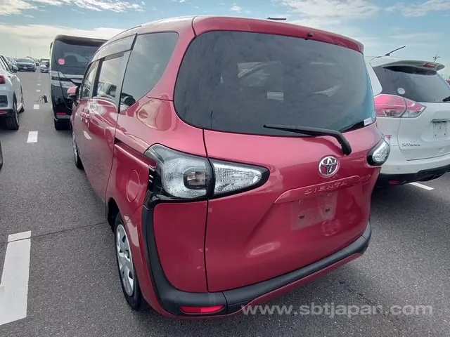 Toyota Sienta G 2018 photo 3