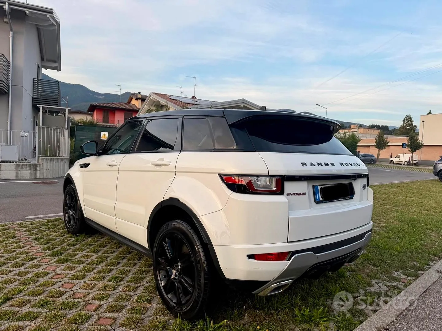 Land Rover Evoque 2016 photo 2