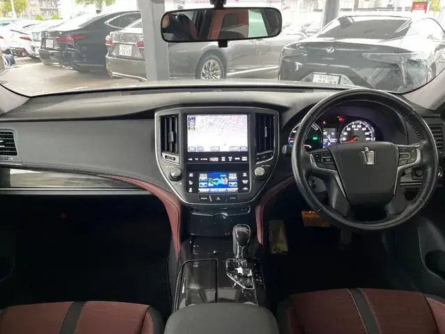 Toyota Crown 2013 photo 2