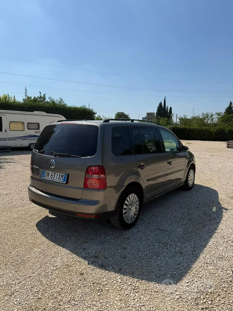 Volkswagen Touran 2008 photo 3