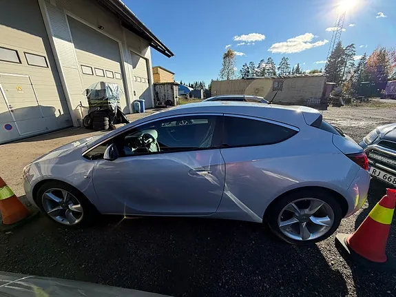 Opel Astra 2015 photo 2