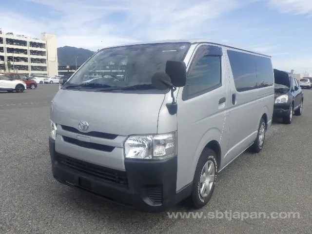 Toyota Regiusace Van 2018 photo 2